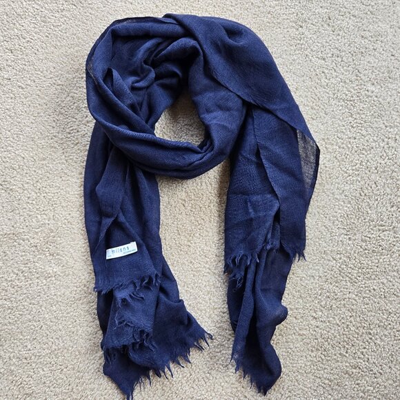 Milans Accessories - NEW Milans 100%  Lightweight Wool Scarf Navy Blue